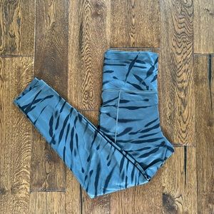 Athleta 7/8 Stash Tight Size XS